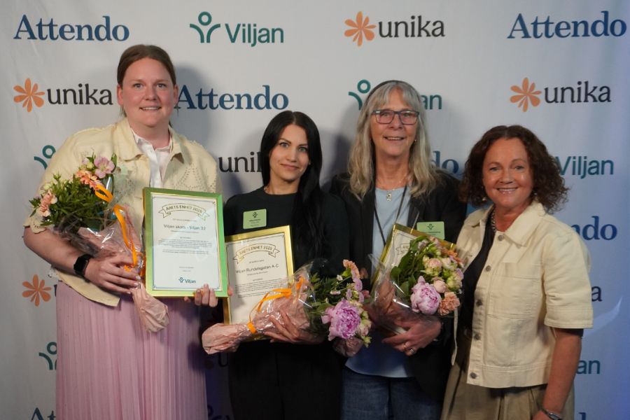 Vinnarna uppradade med sina diplom