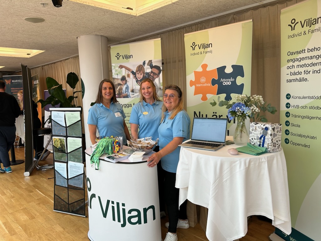 Personal från Viljan står i Viljans monter på mässa