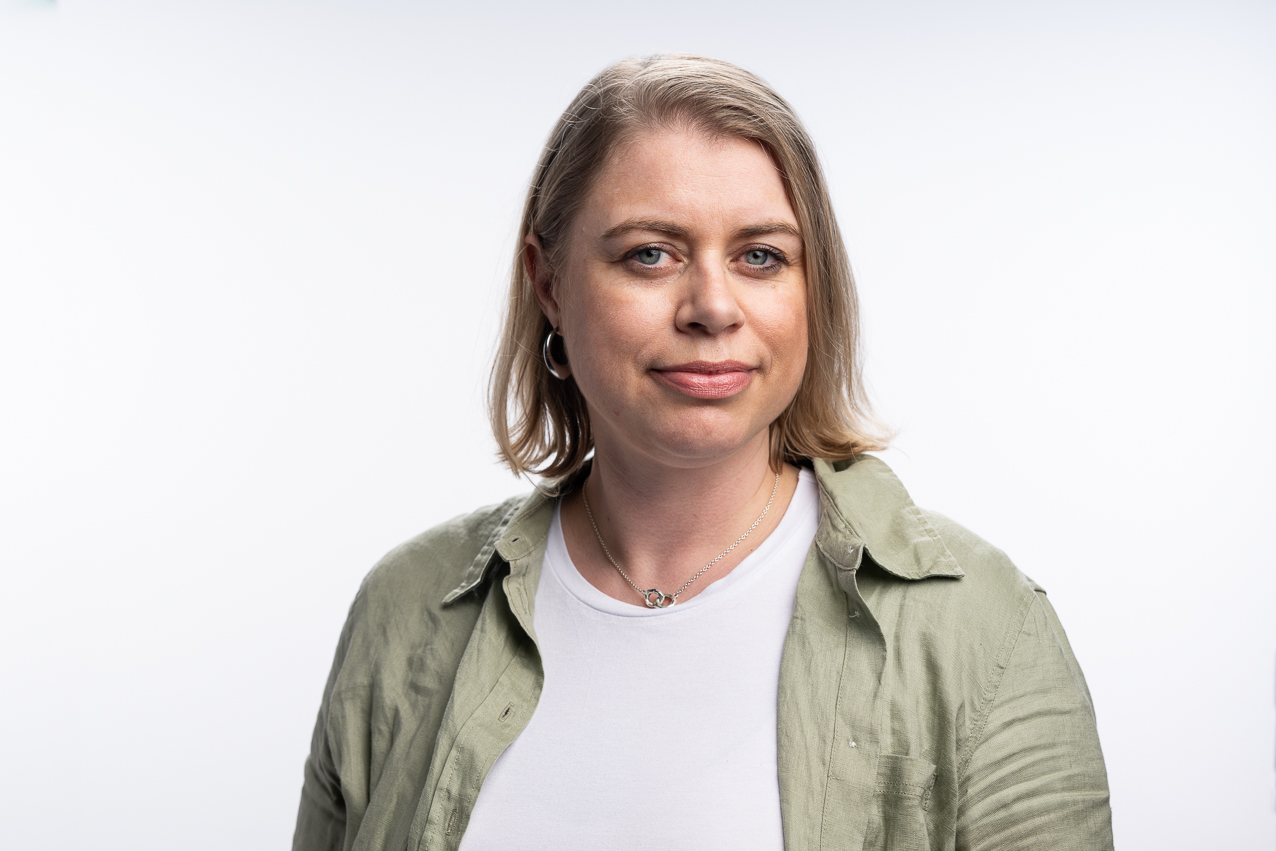 Johanna Deblén, Regionchef familjehem, skola och boende