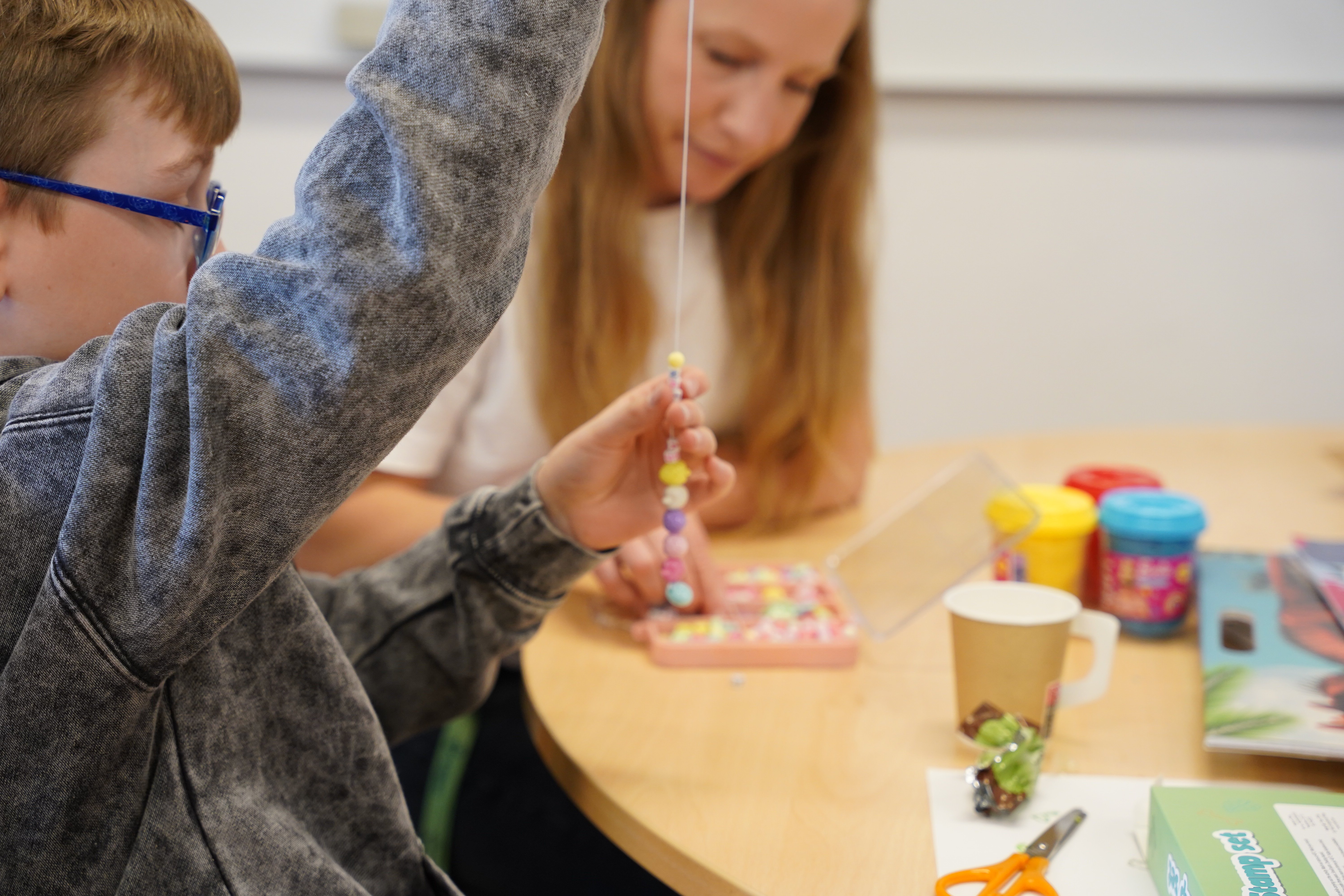 Personal fr&aring;n Viljan och barn p&auml;rlar armband